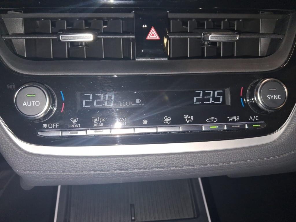 TOYOTA COROLLA CROSS PREMIUM AWD-i 2.0 HYBRID 200