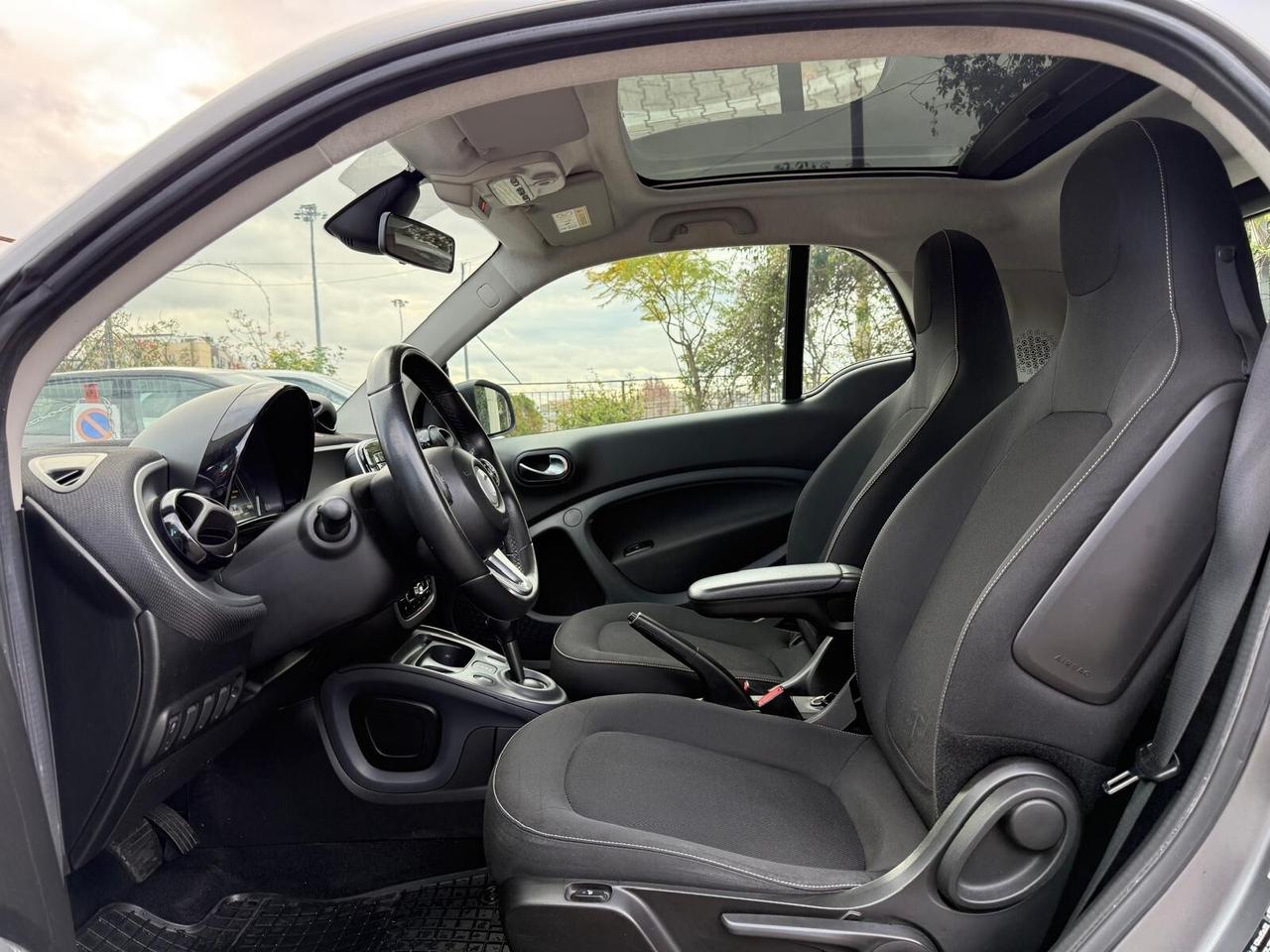 Smart ForTwo 1.0 71cv Coupe Clima cambio Auto Full led tetto panoramico
