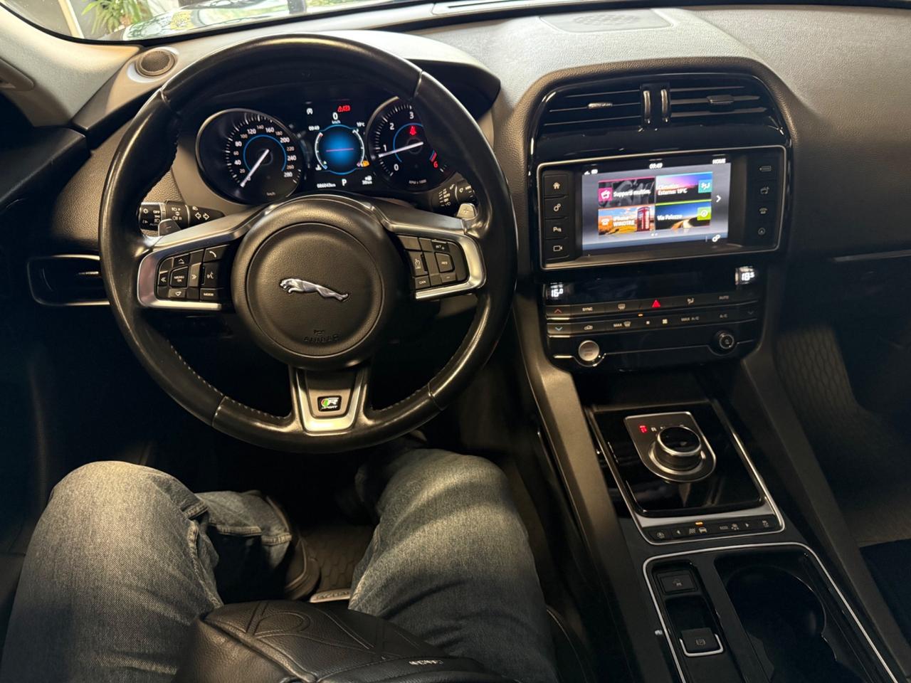 Jaguar F-Pace 2.0 D 180 CV aut. Portfolio
