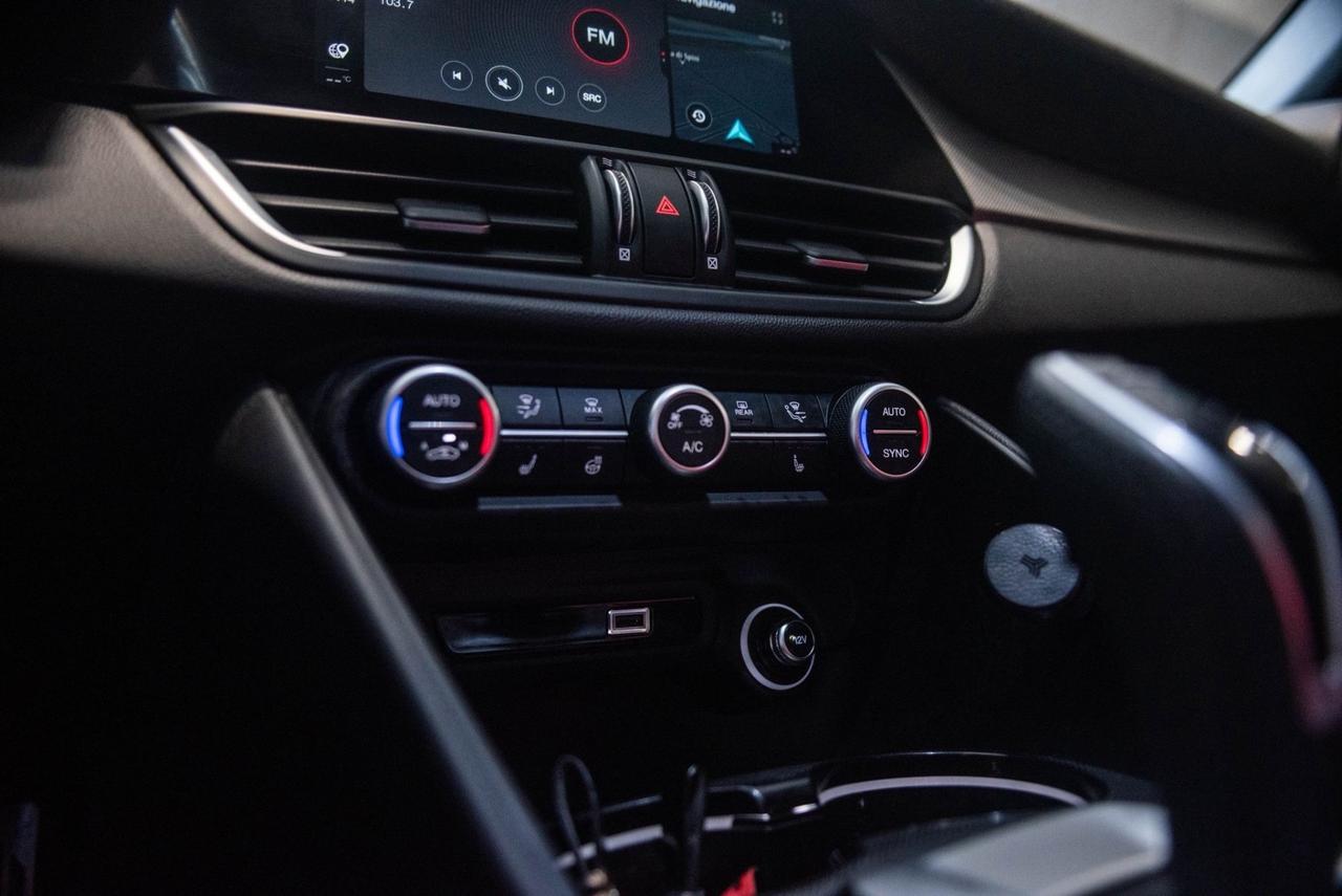 Alfa Romeo Giulia 2.2 Turbodiesel 210 CV AT8 AWD Q4 Veloce