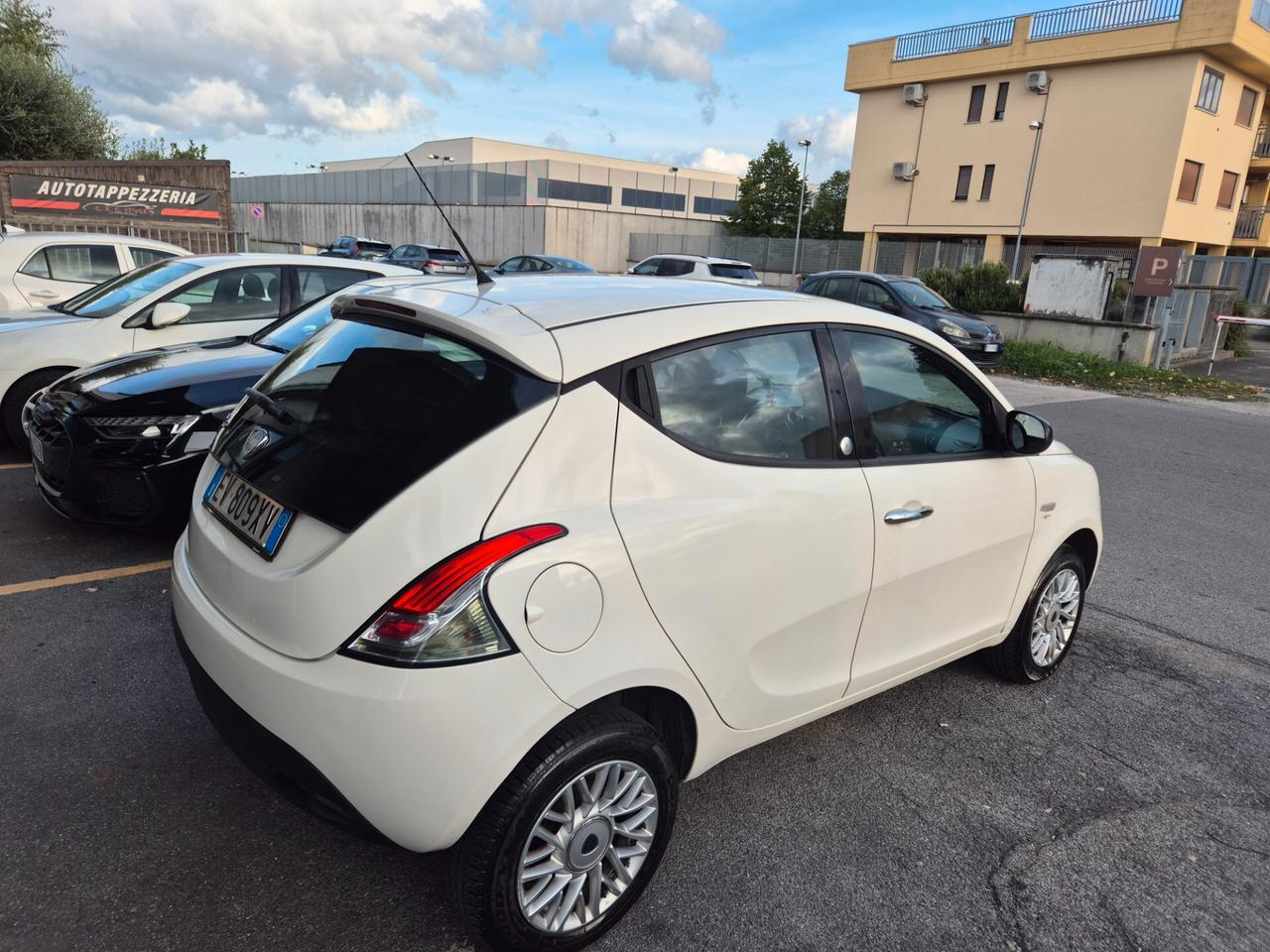 Lancia Ypsilon 0.9 TwinAir 85 CV 5 porte Metano Ecochic Gold