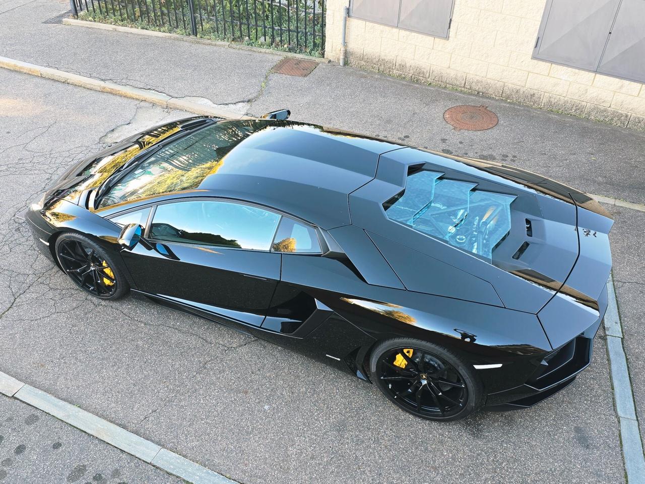 LAMBORGHINI Aventador 6.5 V12 LP700-4