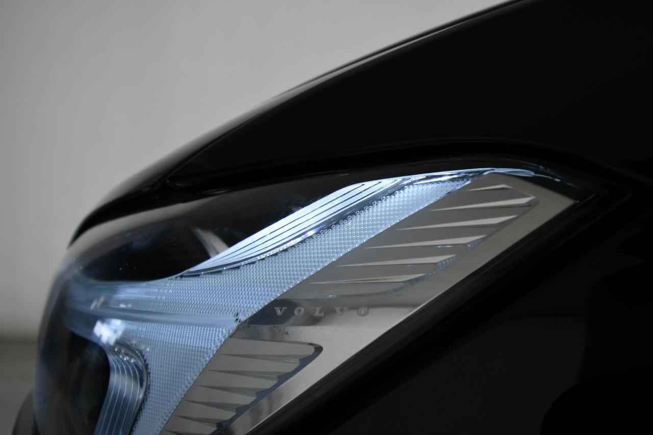 VOLVO XC60 2.0 b4 Momentum Pro awd auto CAMERA+C18"