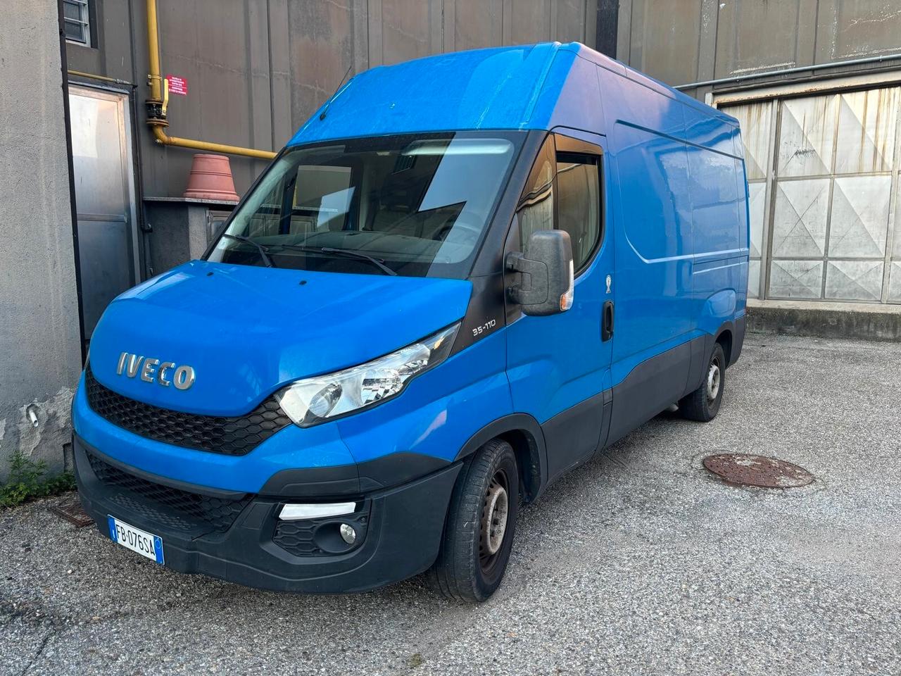 Iveco Daily 35S11 2.3 HPT PM Cabinato