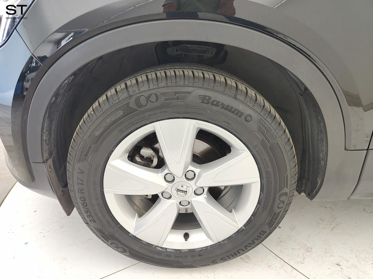 VOLVO XC40 (2017-->) - XC40 T2 Essential