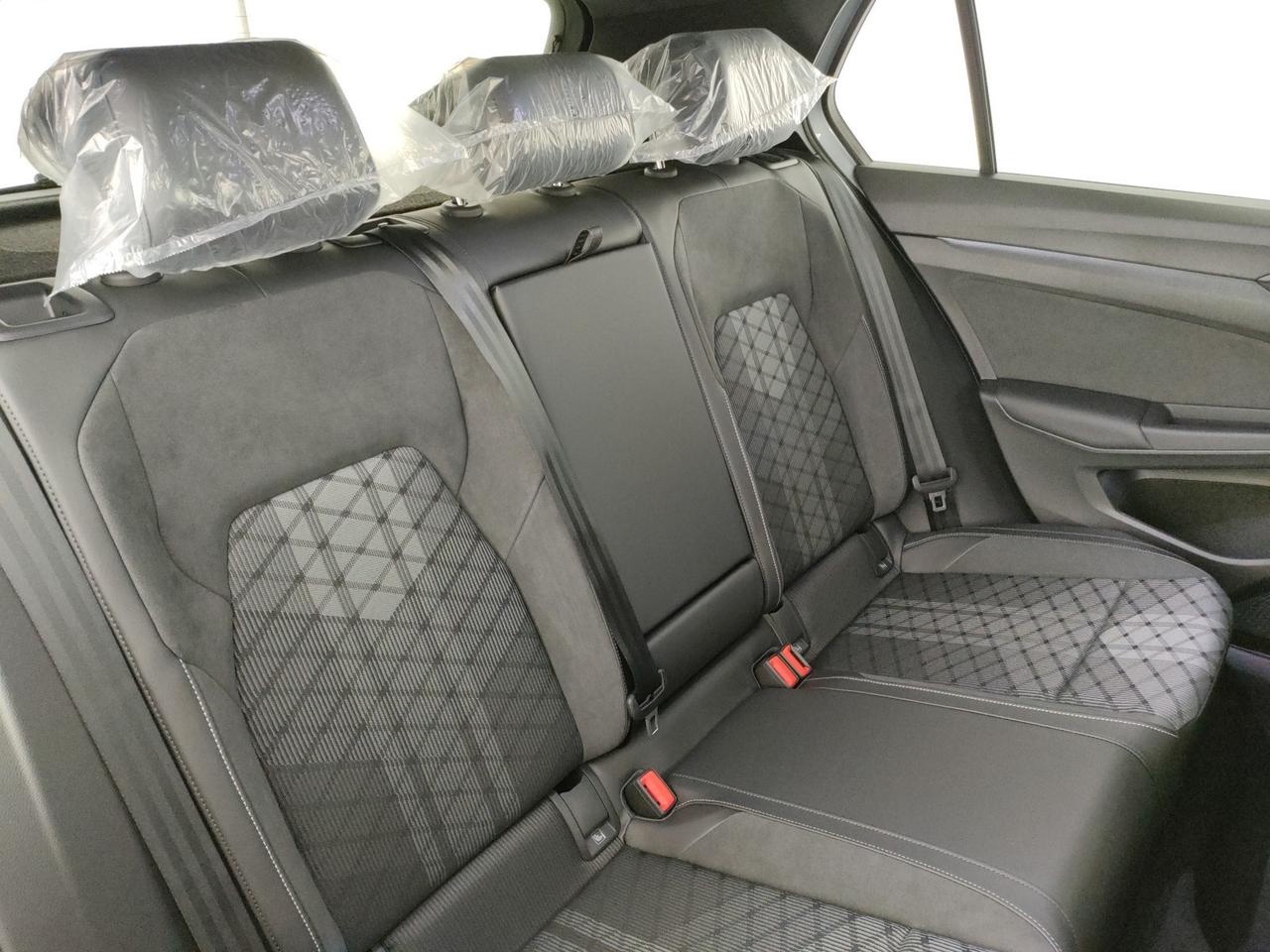 Volkswagen Golf 2.0 tdi r-line plus 150cv dsg