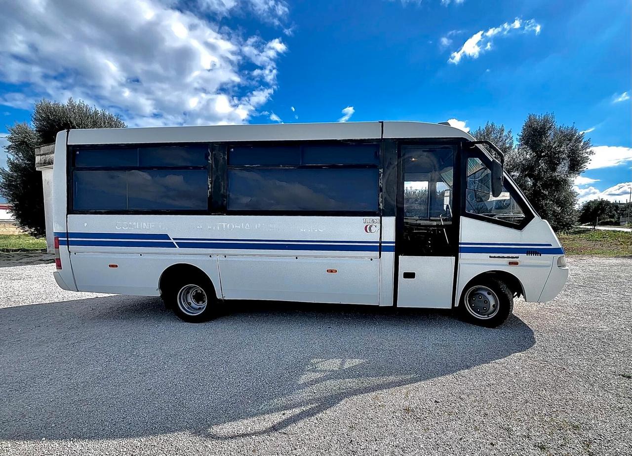 AUTOBUS IVECO DAILY 49E12 UNICO PROPRIETARIO 24 POSTI