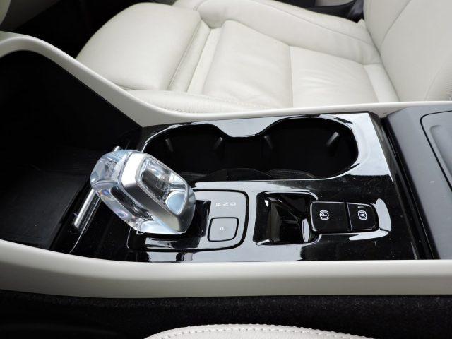 VOLVO XC40 B4 BENZINA AWD ULTIMATE DARK AUTOMATICA
