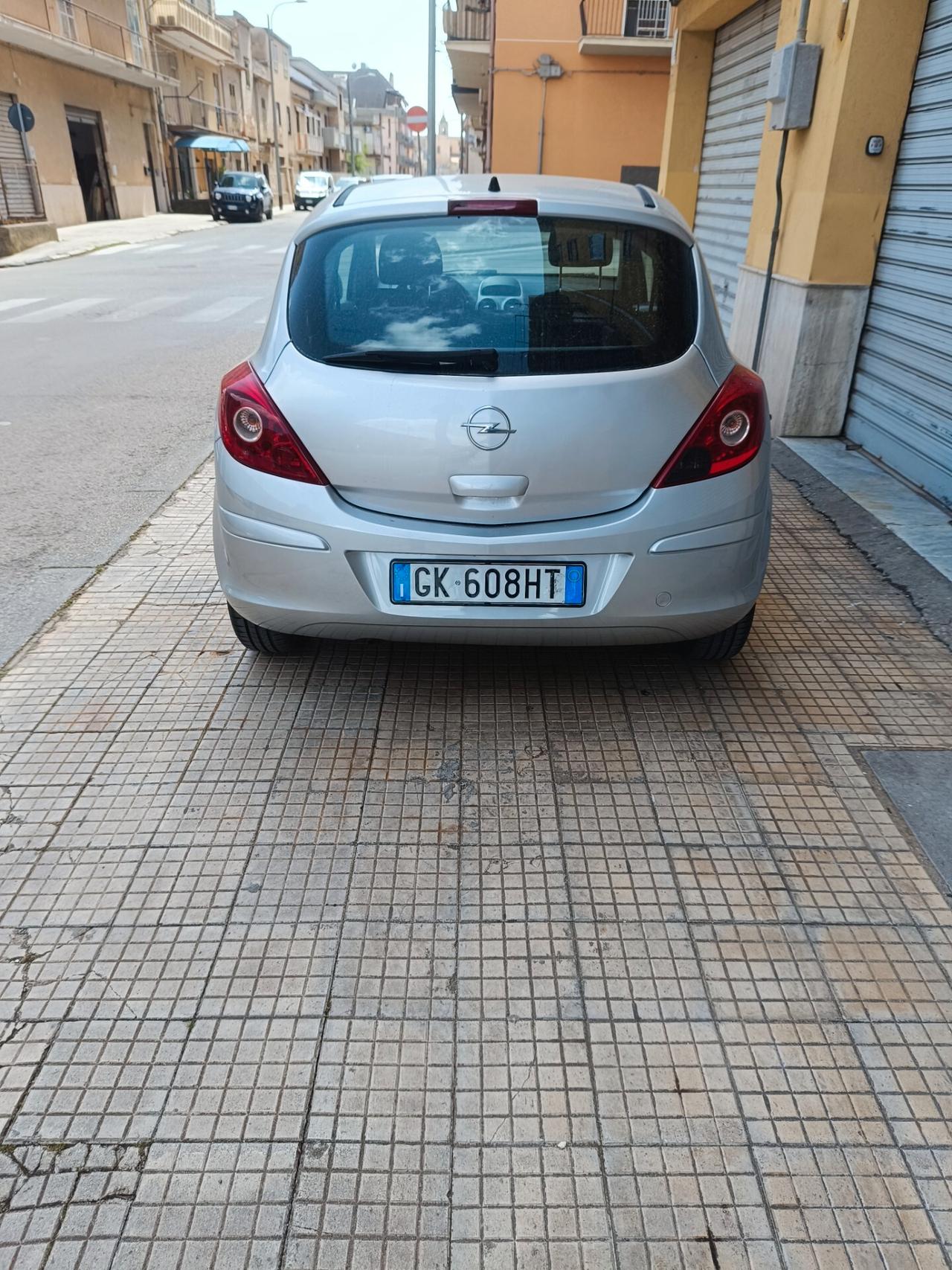 Opel Corsa 1.2 3 porte Enjoy