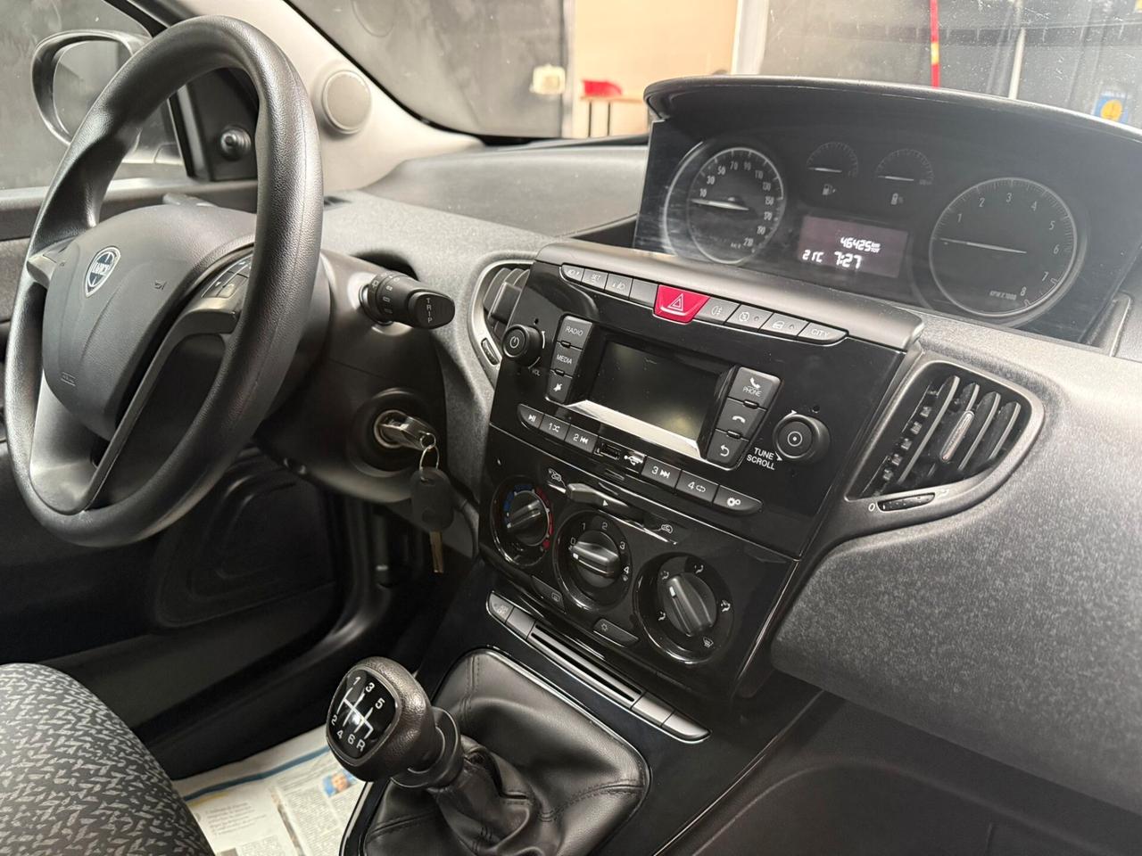 Lancia Ypsilon 1.0 FireFly 5 porte S&S Hybrid Ecochic Silver