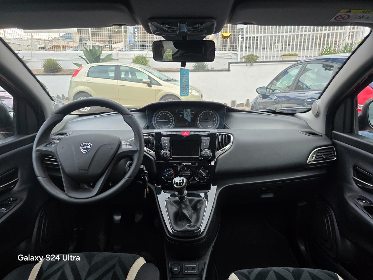 Lancia Ypsilon 1.2 69 CV 5 porte Gold