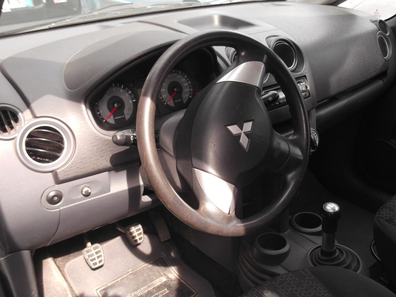 Mitsubishi Colt 1.3 5p. Inform - 34