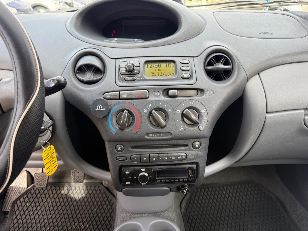 Toyota Yaris 1.0i 16V cat 5 porte Sol