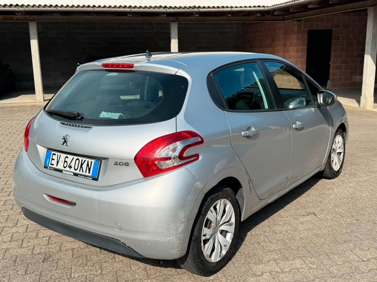 Peugeot 208 1.4 HDi 68 CV 5 porte Allure