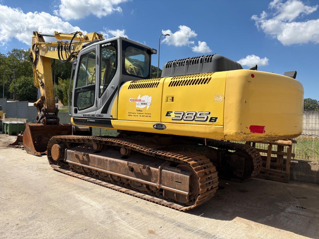 Escavatore New Holland E385B