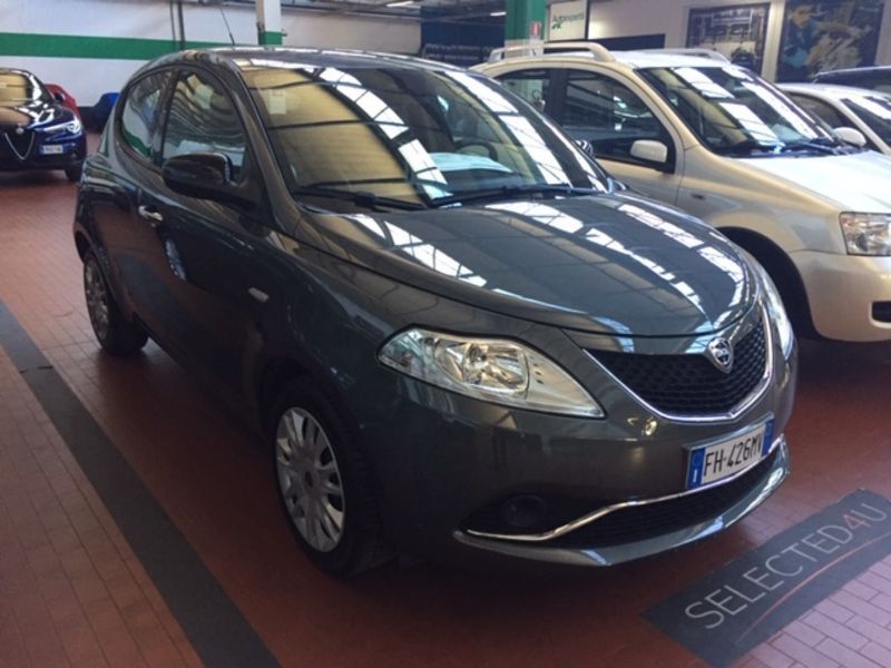 Lancia Ypsilon 1.2 69 CV 5 porte Gold