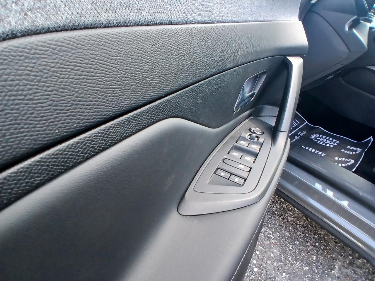 Peugeot 408 Hybrid 136 e-DCS6 Allure