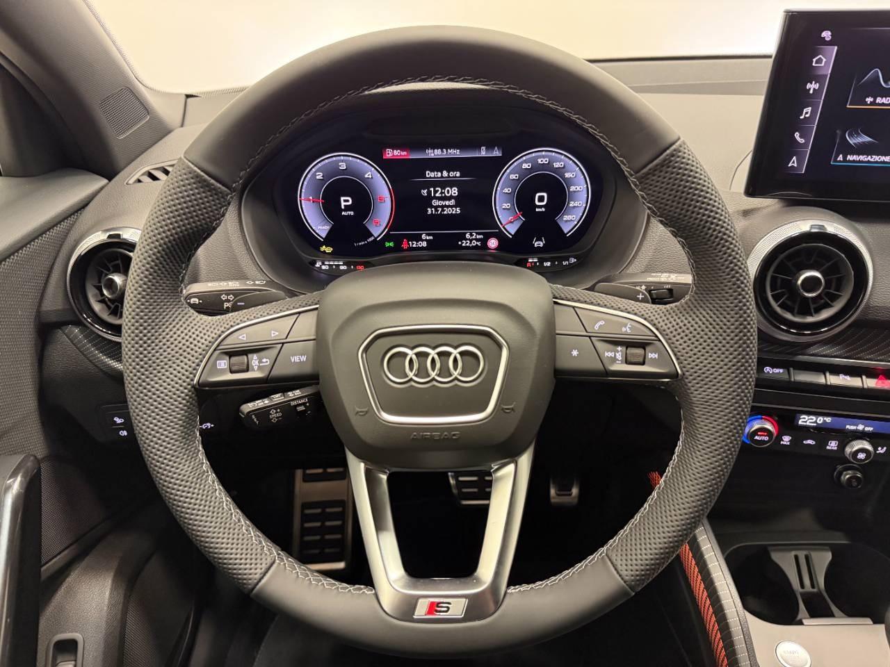 AUDI Q2 35 TDI S-TRONIC IDENITITY BLACK