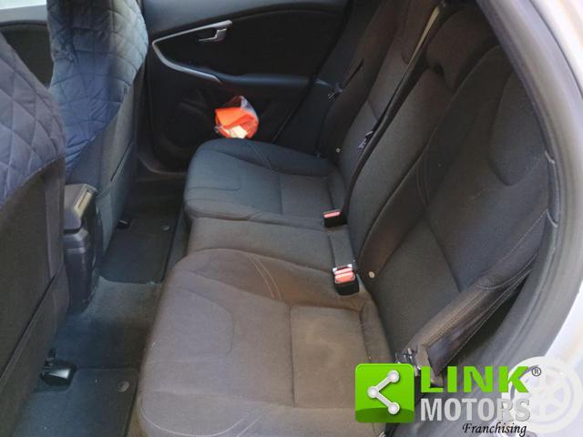 VOLVO V40 D2 1.6 Summum