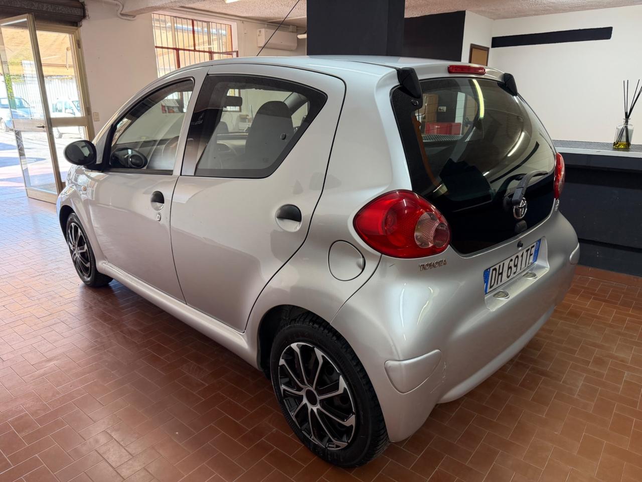 Toyota Aygo 1.0 12V VVT-i 5 porte Sol