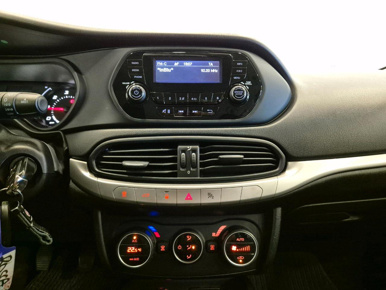 Fiat Tipo 4p 1.4 Opening Edition 95cv - UNIPROPRIETARIO - NEOPATENTATI - Sens. Park. - Bluetooth - Clima