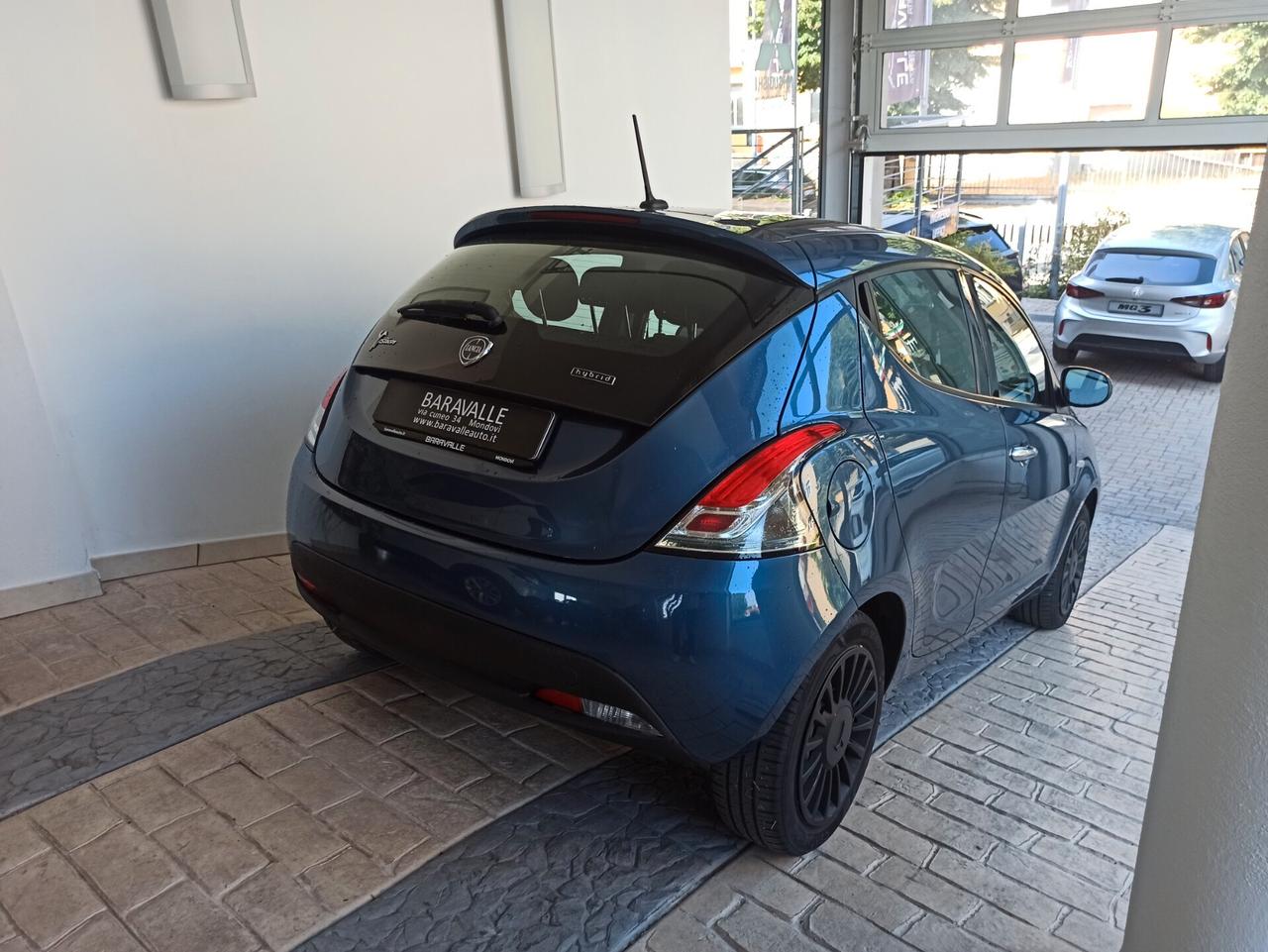 Lancia Ypsilon 1.0 FireFly 5 porte S&S Hybrid Ecochic Silver