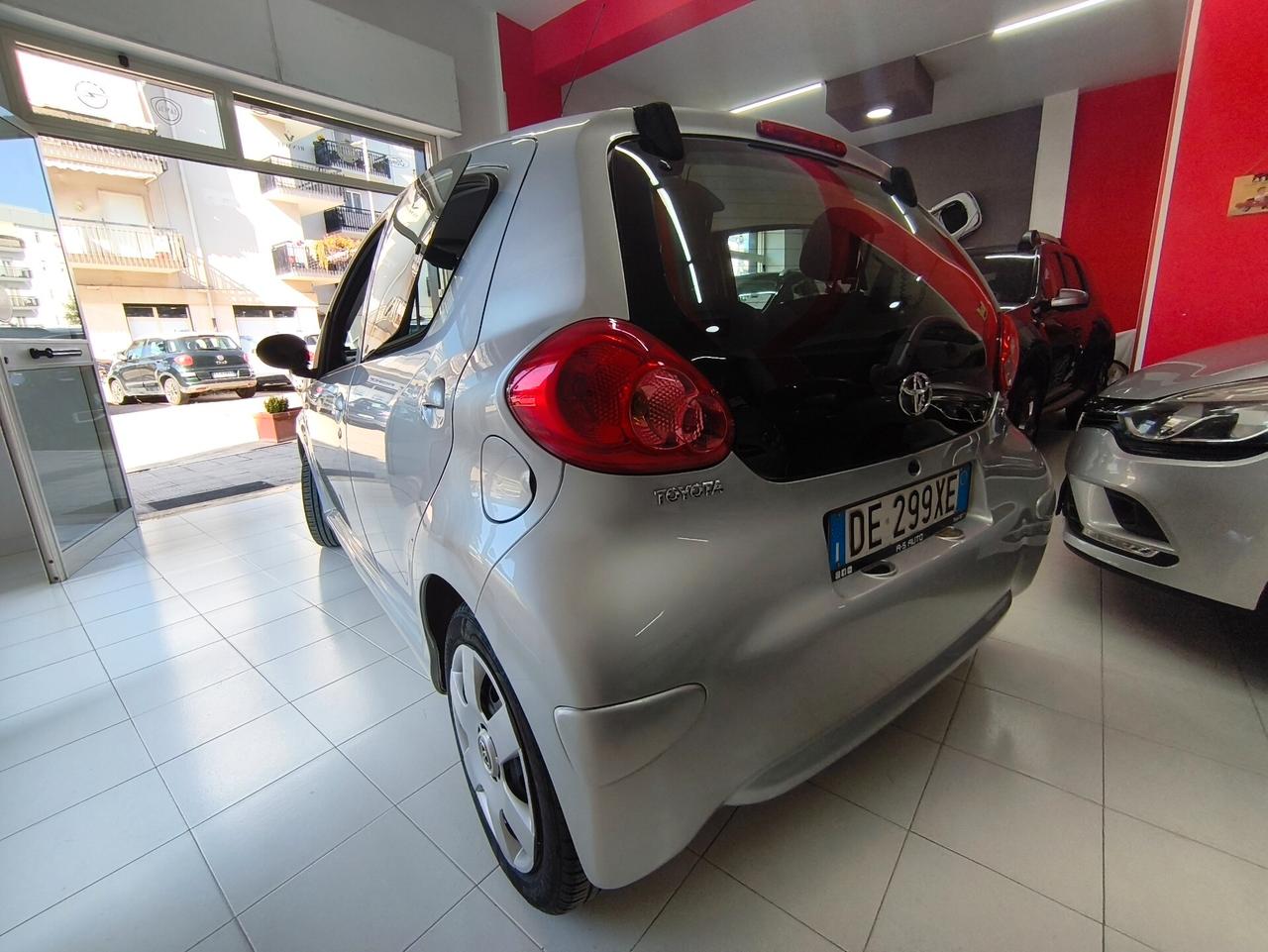 Toyota Aygo 1.0 12V VVT-i 5 porte Sol
