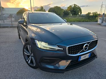 Volvo V60 Cross Country 2.0 b4 Business Pro Line awd auto