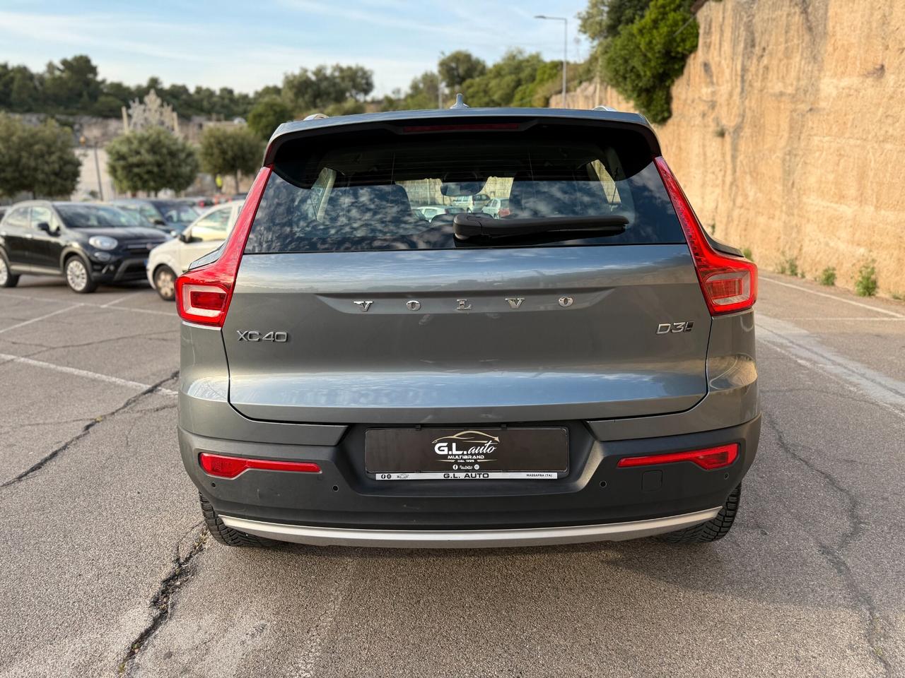 Volvo XC40 D4 AWD/2.0 150 CV/CERCHI 19"/TAGLIANDI VOLVO
