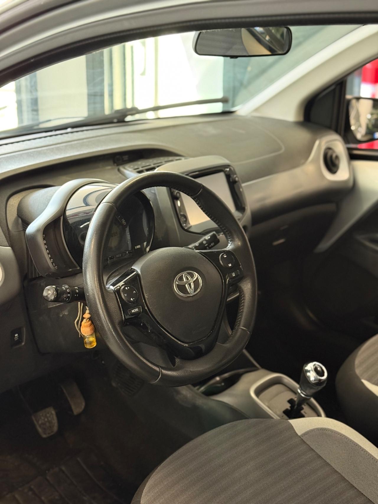 Toyota Aygo 1.0 VVT-i 72 CV 5 porte x-cool MMT