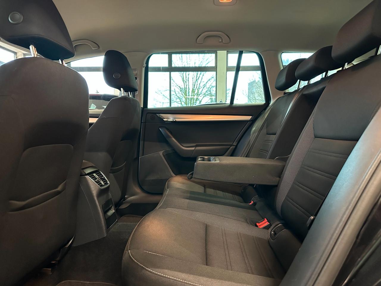 SKODA OCTAVIA 2.0 TDI AMBITION 150cv dsg *CARPLAY*NAVI*CRUISE