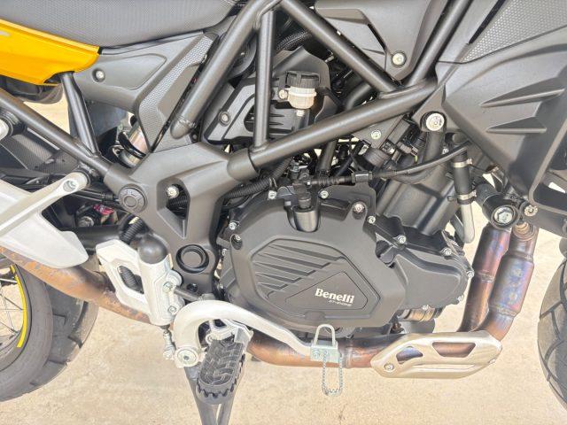 BENELLI TRK 502 X SET VALIGE LATERALI E BAULETTO GIVI TREKKING 52L