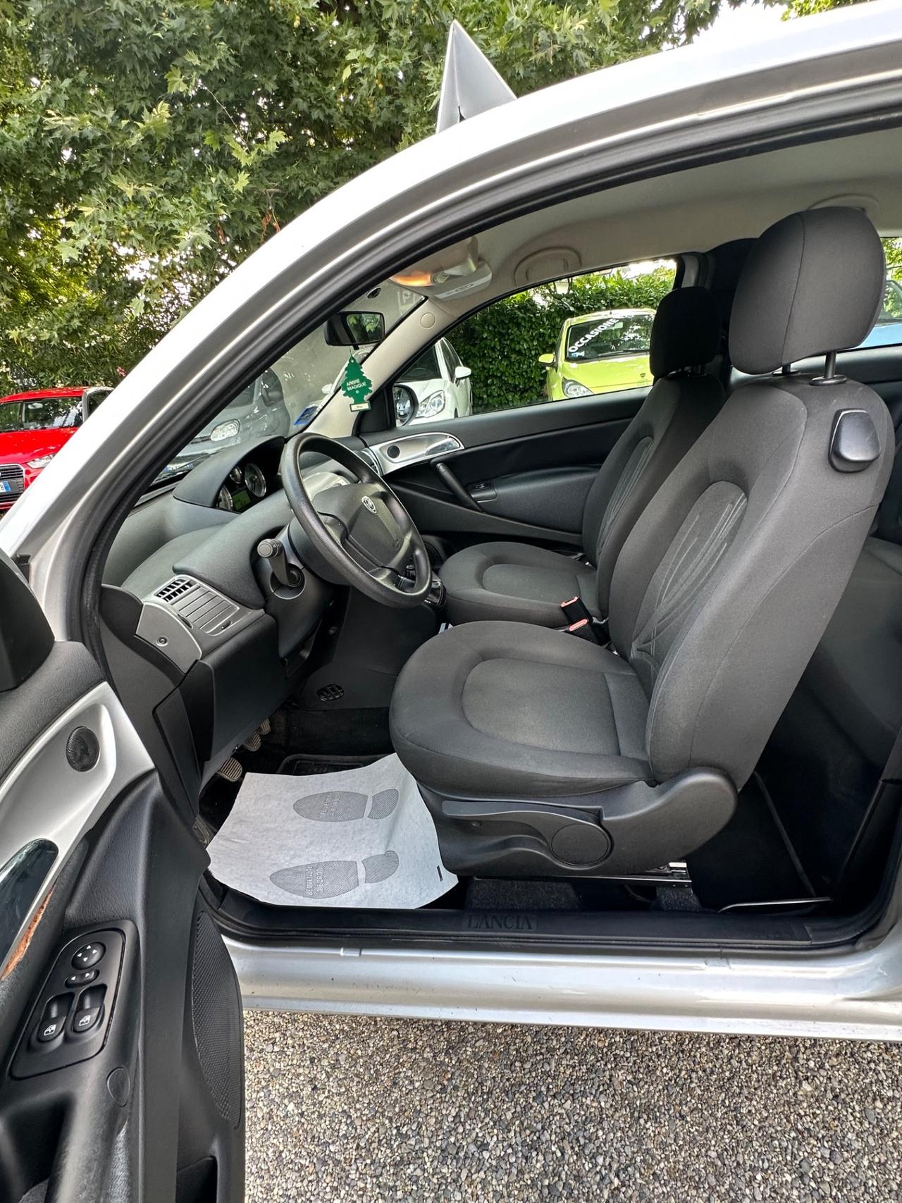 Lancia Ypsilon 1.2 69 CV Unyca