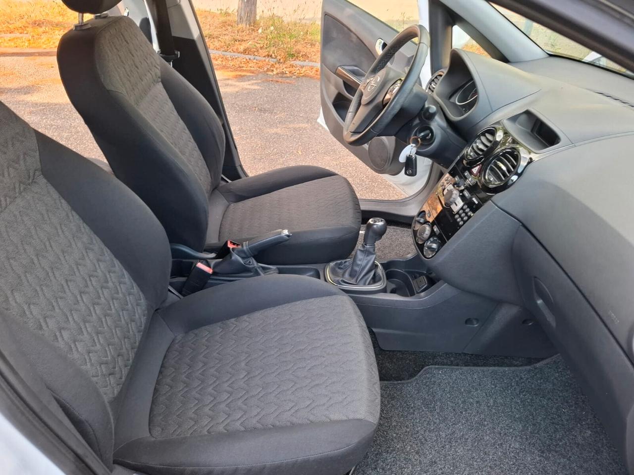 Opel Corsa 1.2 5 porte 2013 SOLAMENTE 99.000 KM