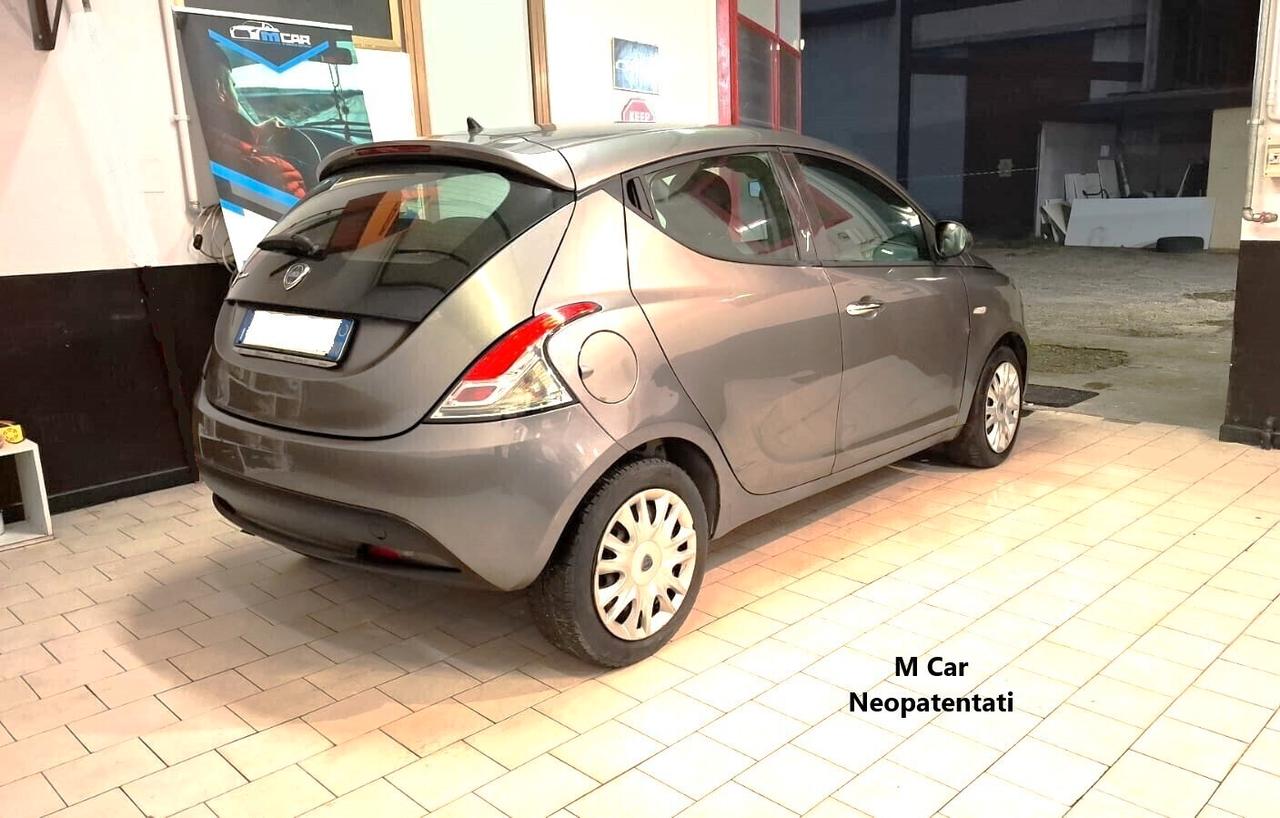 Lancia Ypsilon 1.2 69 CV 5 porte S&S Platinum