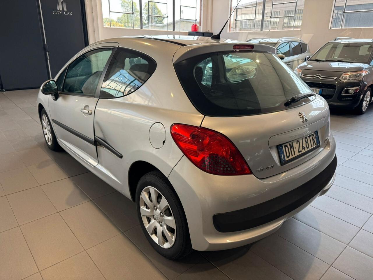 Peugeot 207 1.4 8V 75CV 3p. ONE Line