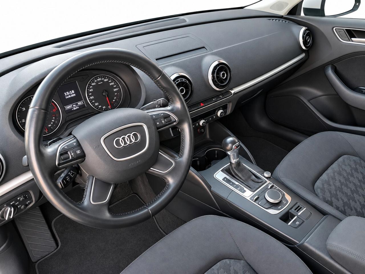 Audi A3 SPB 1.6 TDI Attraction CLEAN DIESEL S TRONIC