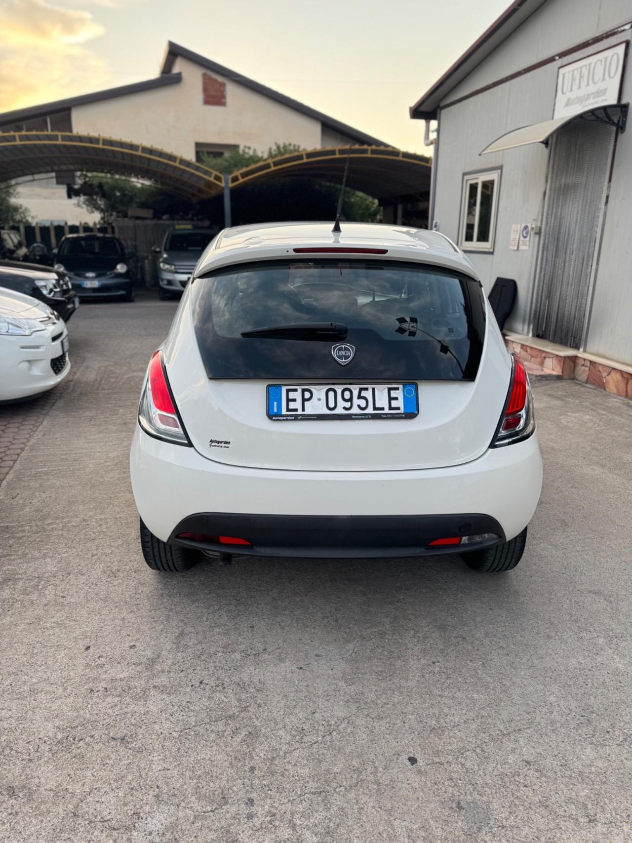 Lancia Ypsilon 1.3 MJT 16V 95 CV 5 porte S&S Silver