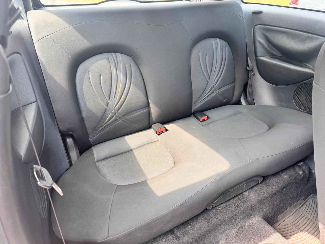 Lancia Ypsilon 1.3 MJT 75 CV New Oro