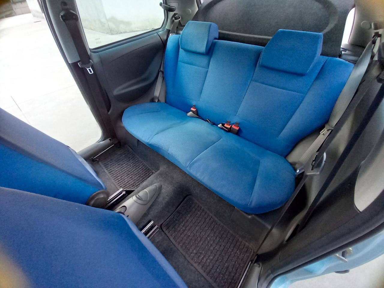 Fiat Punto 1.2i cat Feel SOLO 30000 KM !!!!!