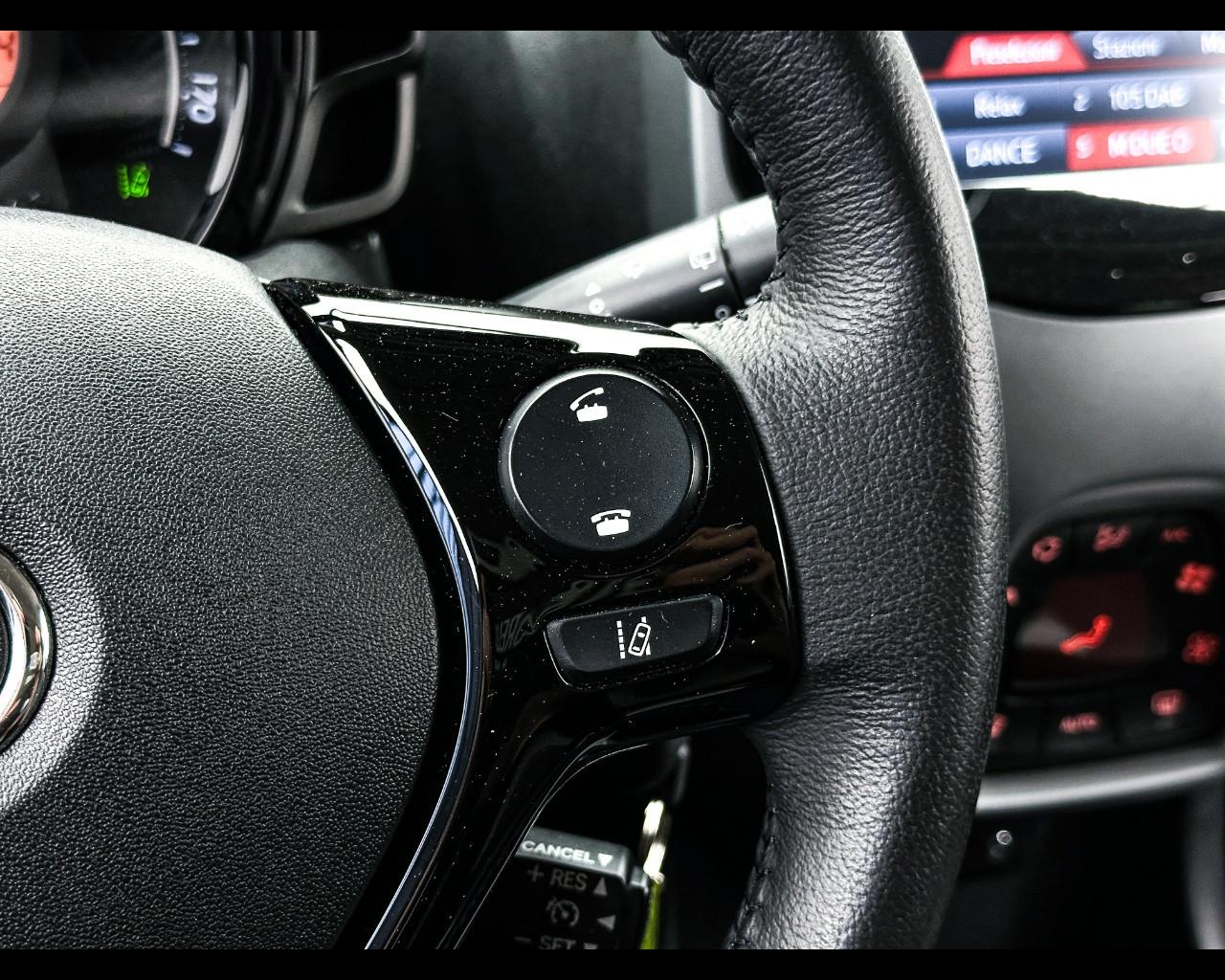 TOYOTA Aygo 2ª serie - Aygo Connect 1.0 VVT-i 72 CV 5 porte x-wave