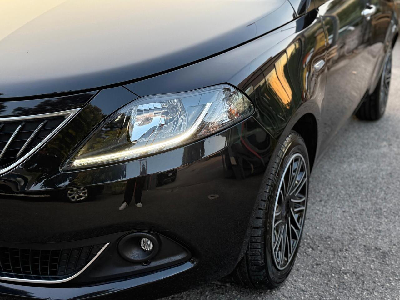 Lancia Ypsilon 1.0 FireFly S&S Hybrid Gold