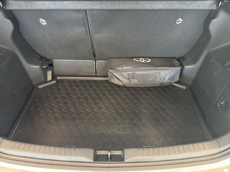 Toyota Yaris Hybrid Active MY22