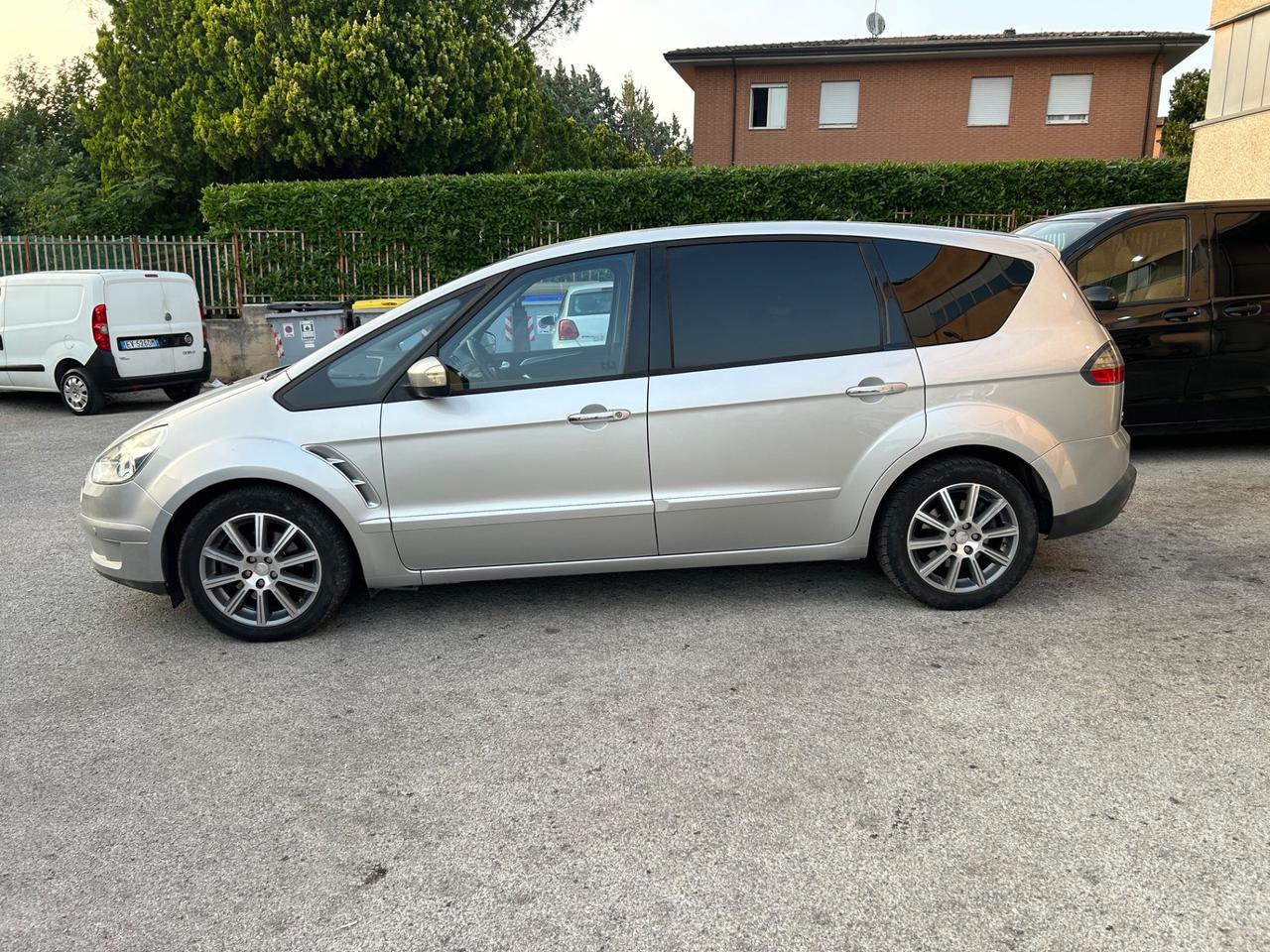 Ford S-Max 2.0 TDCi 140CV Titanium 7 Posti