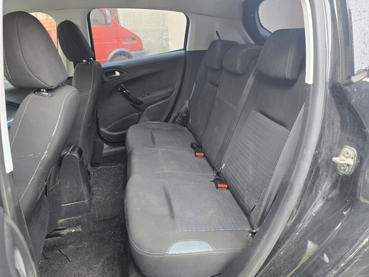 Peugeot 208 1.4 HDi 68 CV 5 porte Allure