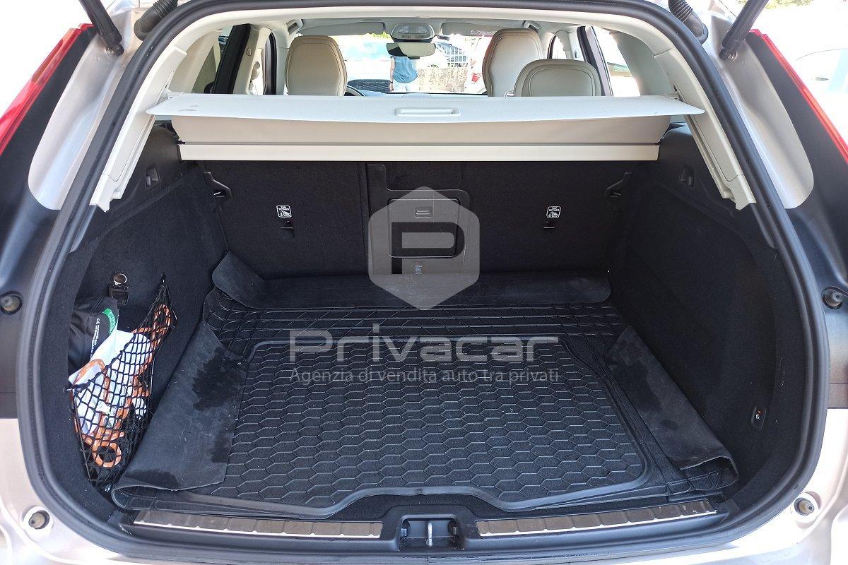 VOLVO XC60 B4 (d) AWD automatico Plus Dark N1