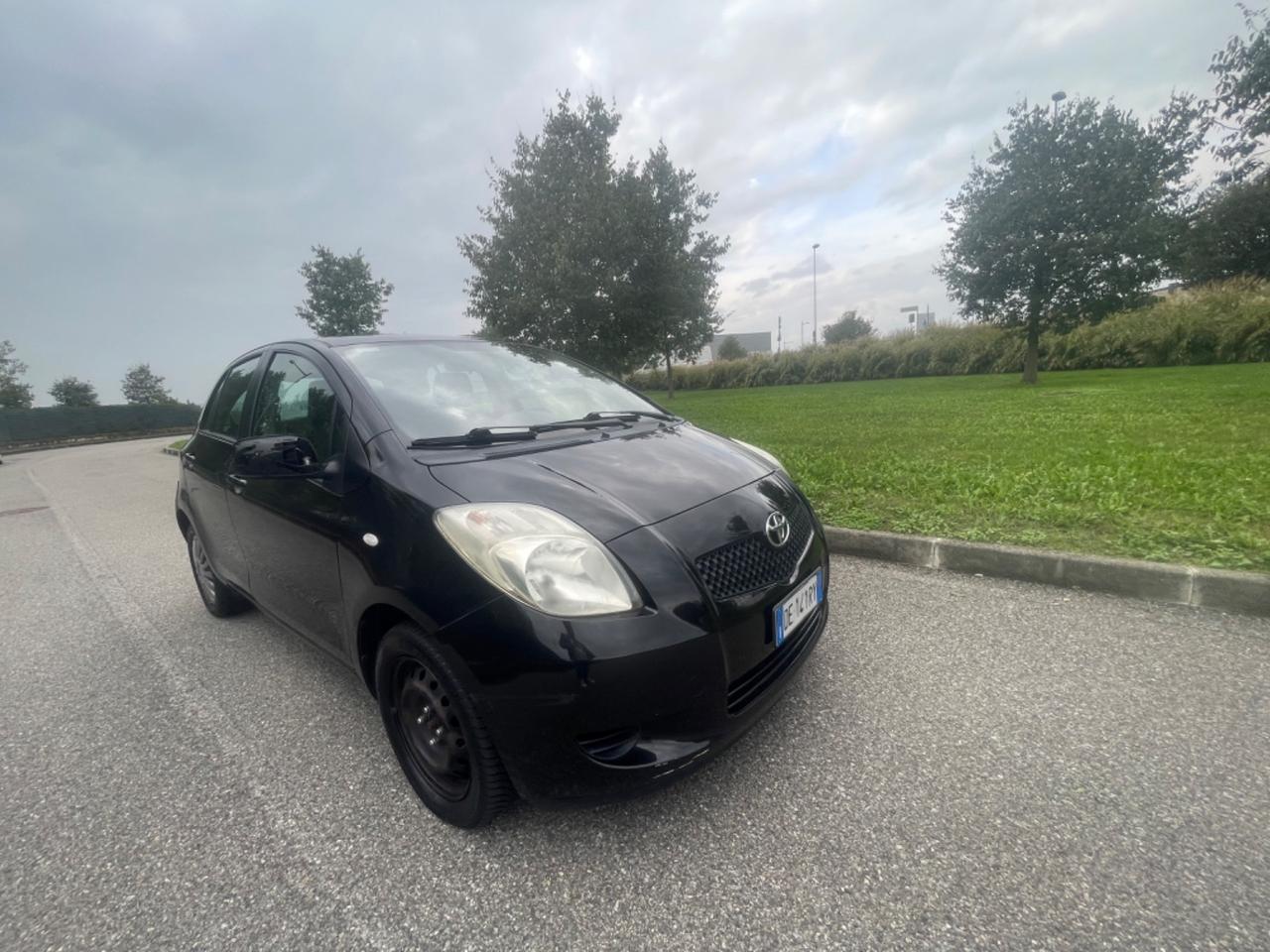 Toyota Yaris 1.0 5 porte