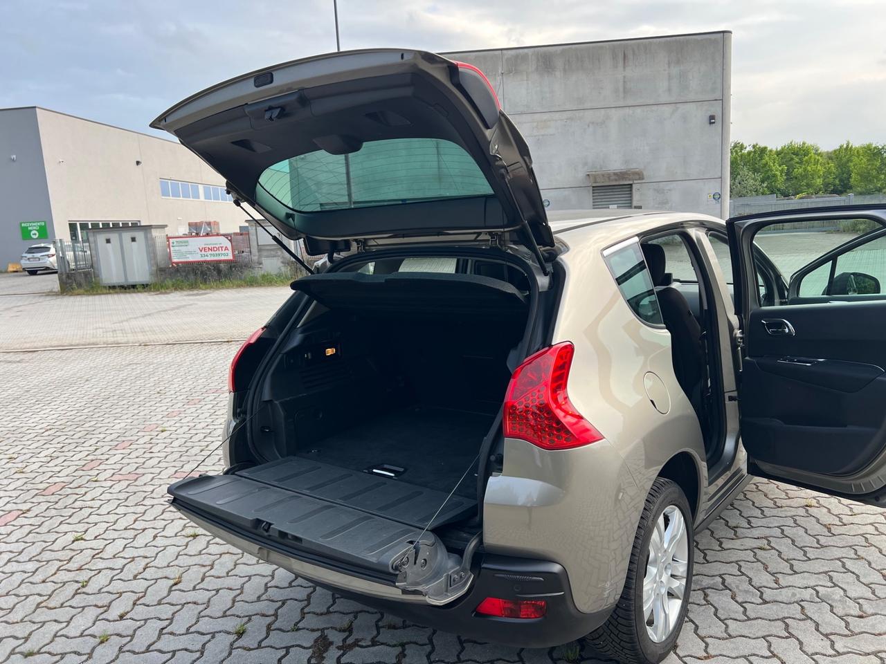 Peugeot 3008 1.6 e-HDi 112CV cambio robotizzato S.&S. Business