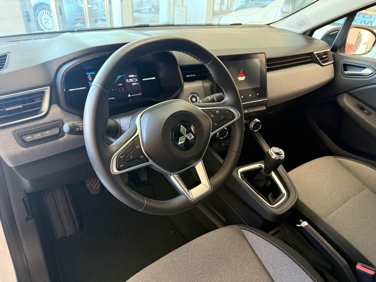 Mitsubishi Colt ( RENAULT CLIO ) 1.0L turbo 90 CV Invite
