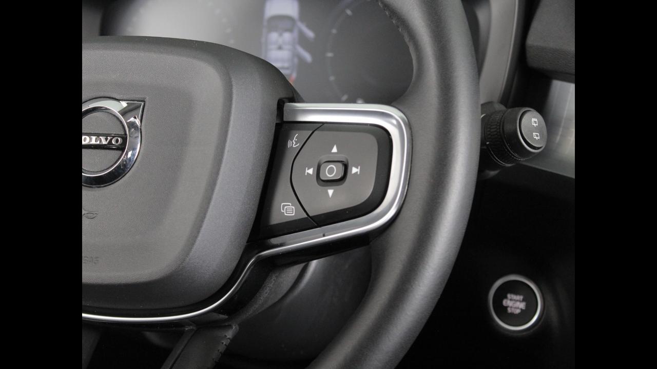 VOLVO XC40 - XC40 2.0 d3 Momentum my21